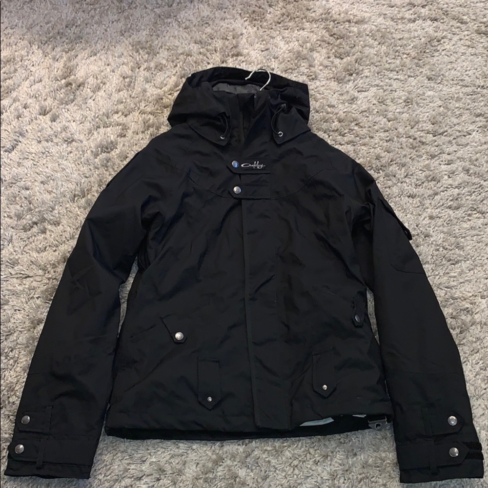 Woman’s Oakley snowboarding jacket